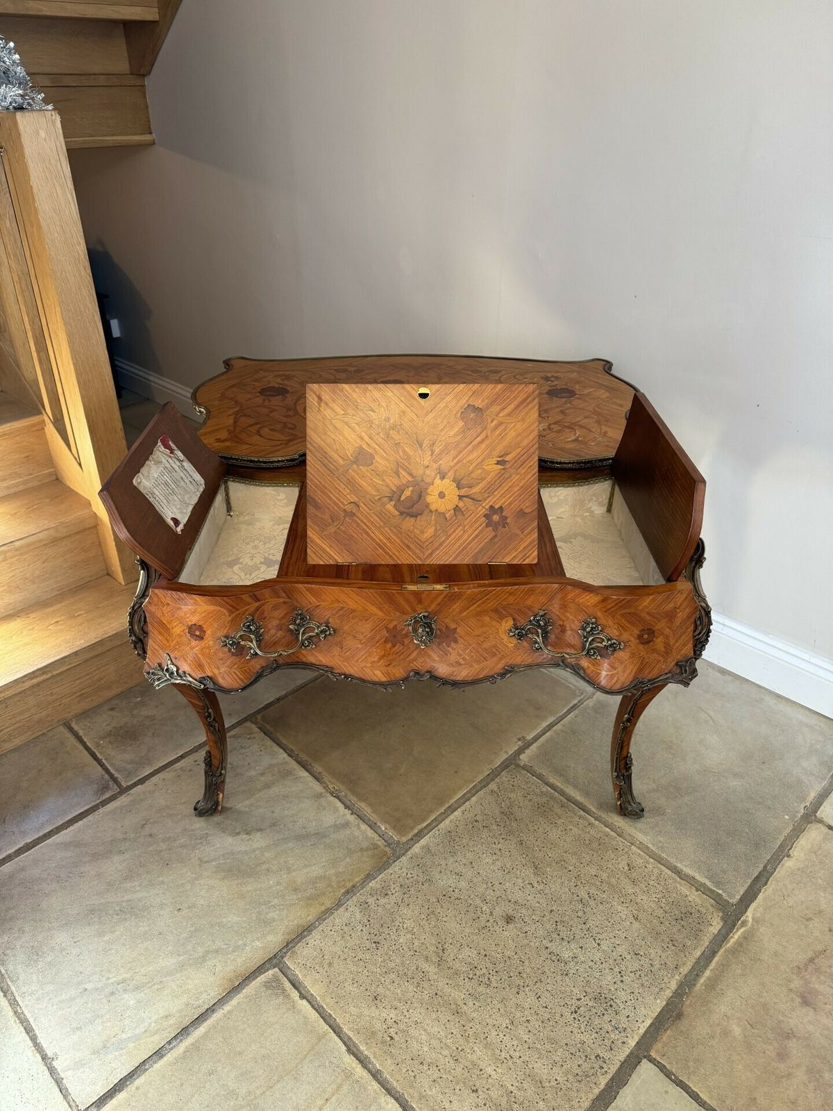 Outstanding Quality Antique 19th Century Freestanding French Kingwood Marquetry Inlaid Centre Table photo vinterior