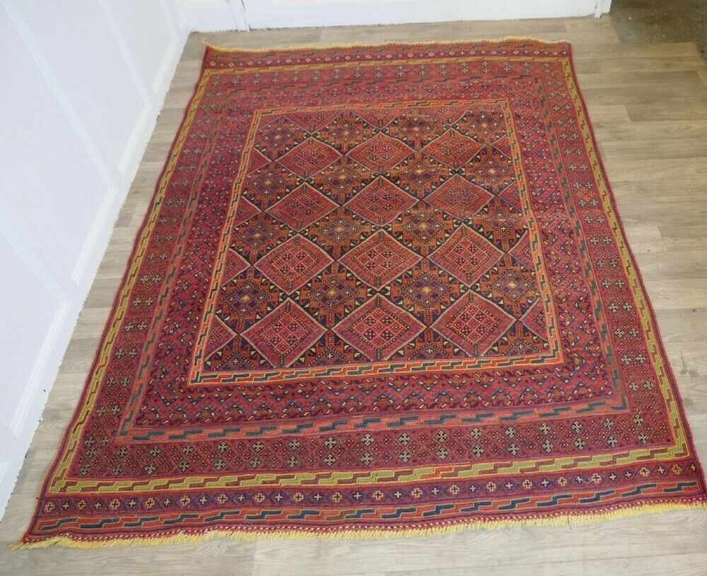 Vintage Traditional Pattern Wool Carpet Rug photo vinterior