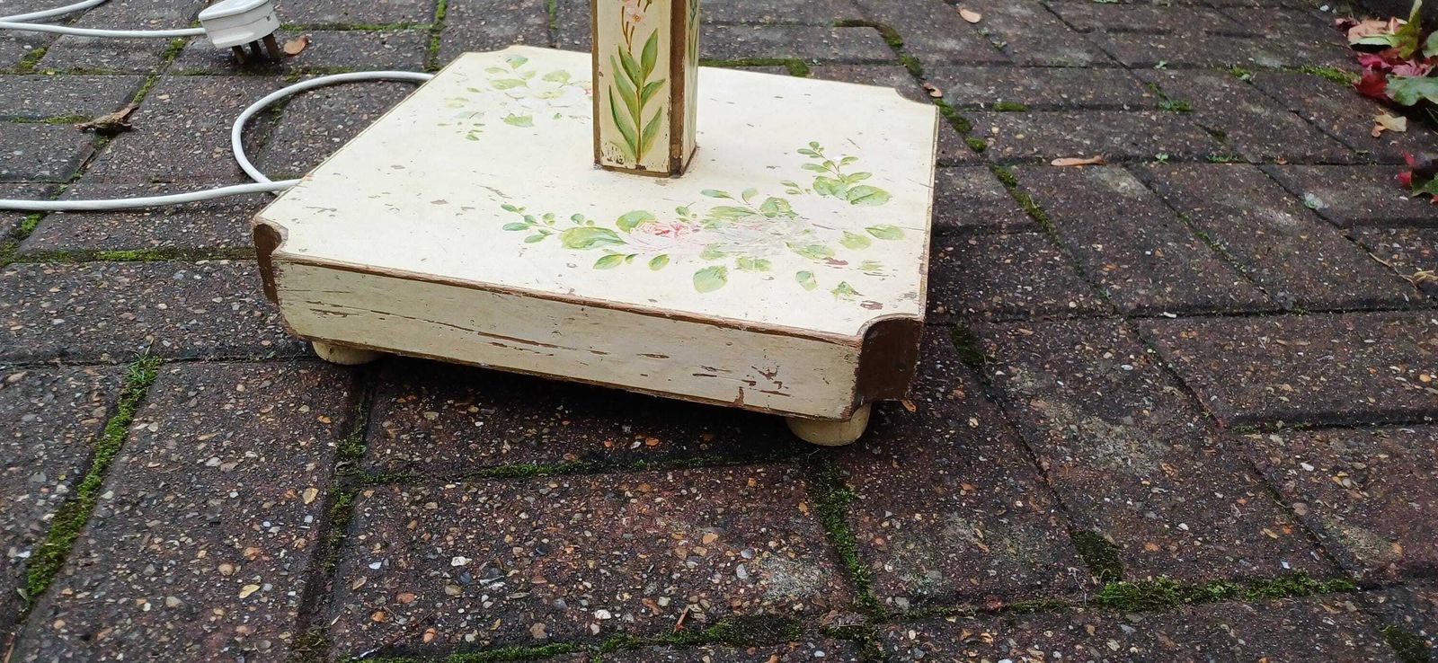 Stunning Early 20th Century Vintage Standard Lamp – Working Condition With Hand Painted Floral photo vinterior
