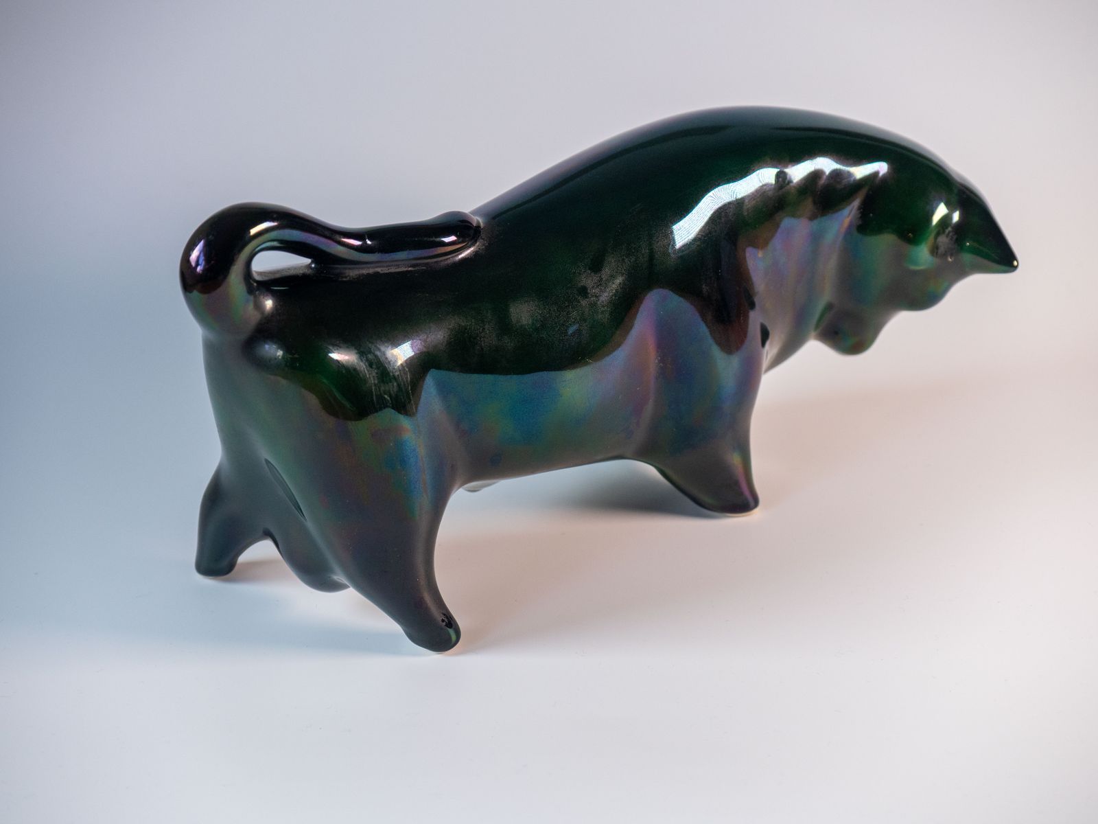 Trentham Green Bull, Designed By Colin Melbourne , Modernist Art Pottery , Trentham Art Ware photo vinterior
