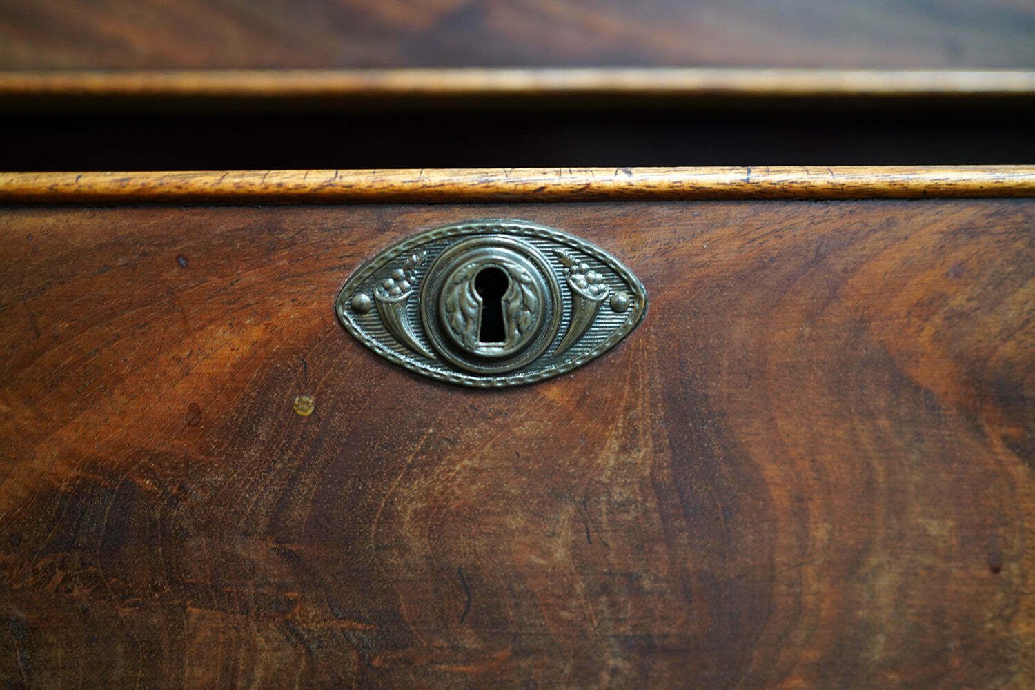 1950.0 A Fine Regency Period Mahogany & Ebonised Egyptian Revival Chest Of Drawers C.1810 photo