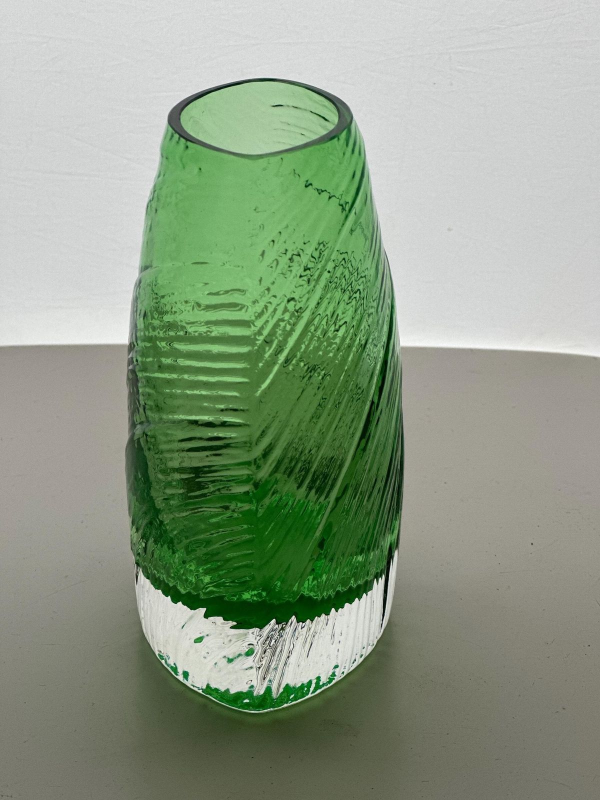 Nuutajarvi Finland Vase 1970s, Modernist photo furniture