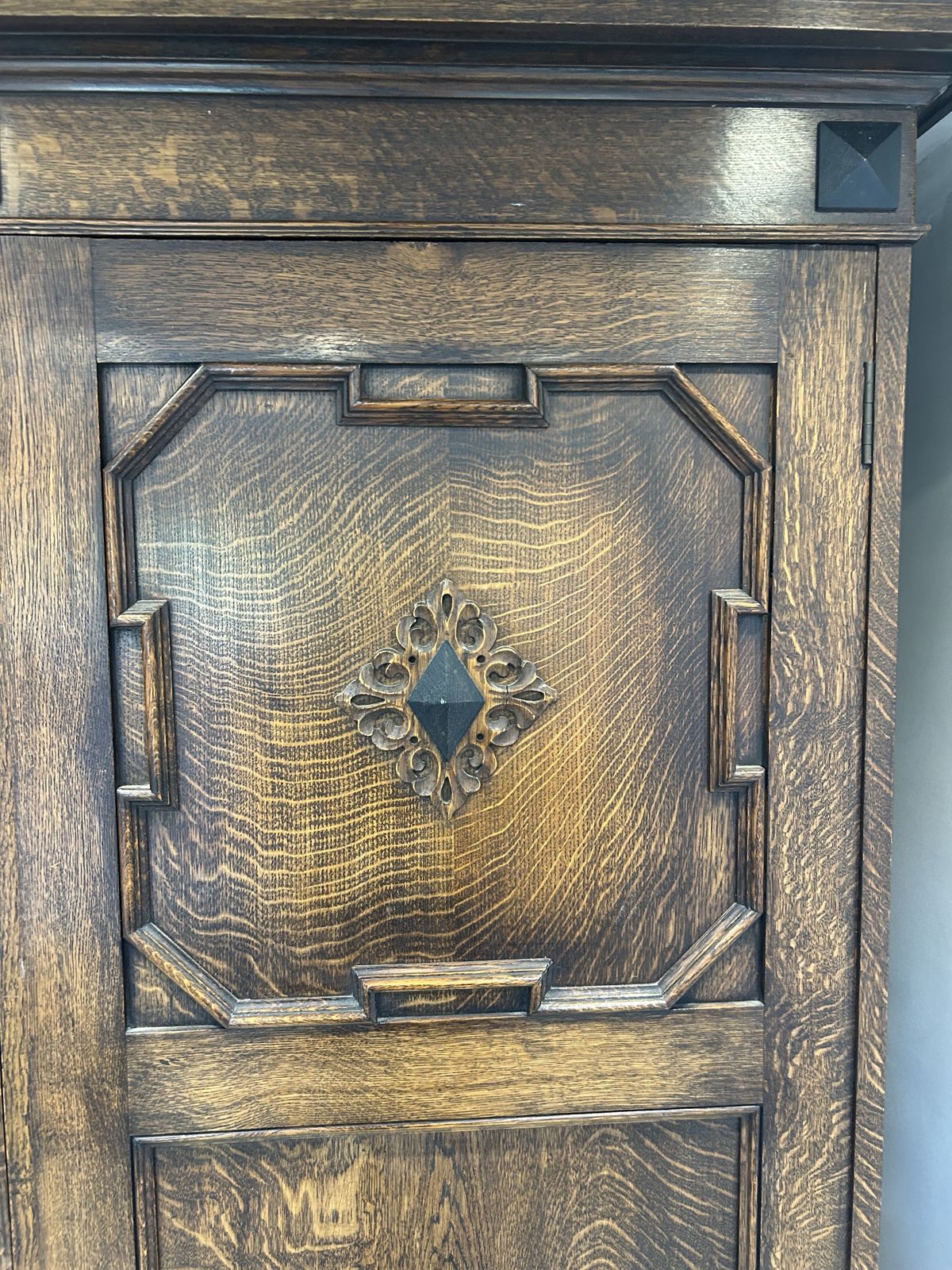 Antique Jacobean Style Robeson's Triple Oak Wardrobe photo vinterior