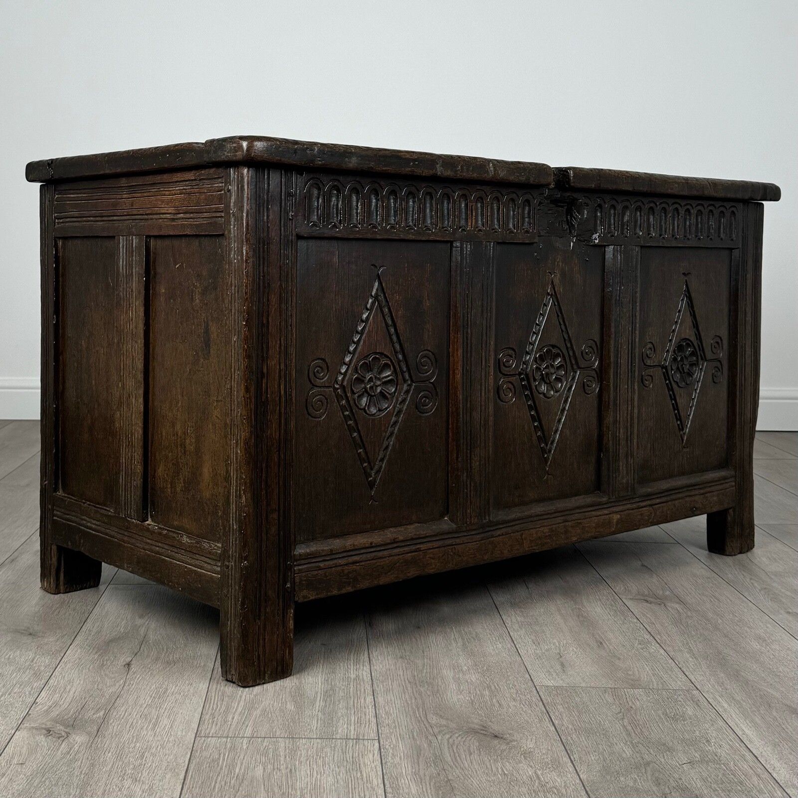 Antique 17th Century Coffer Of Excellent Quality In Oak photo vintage