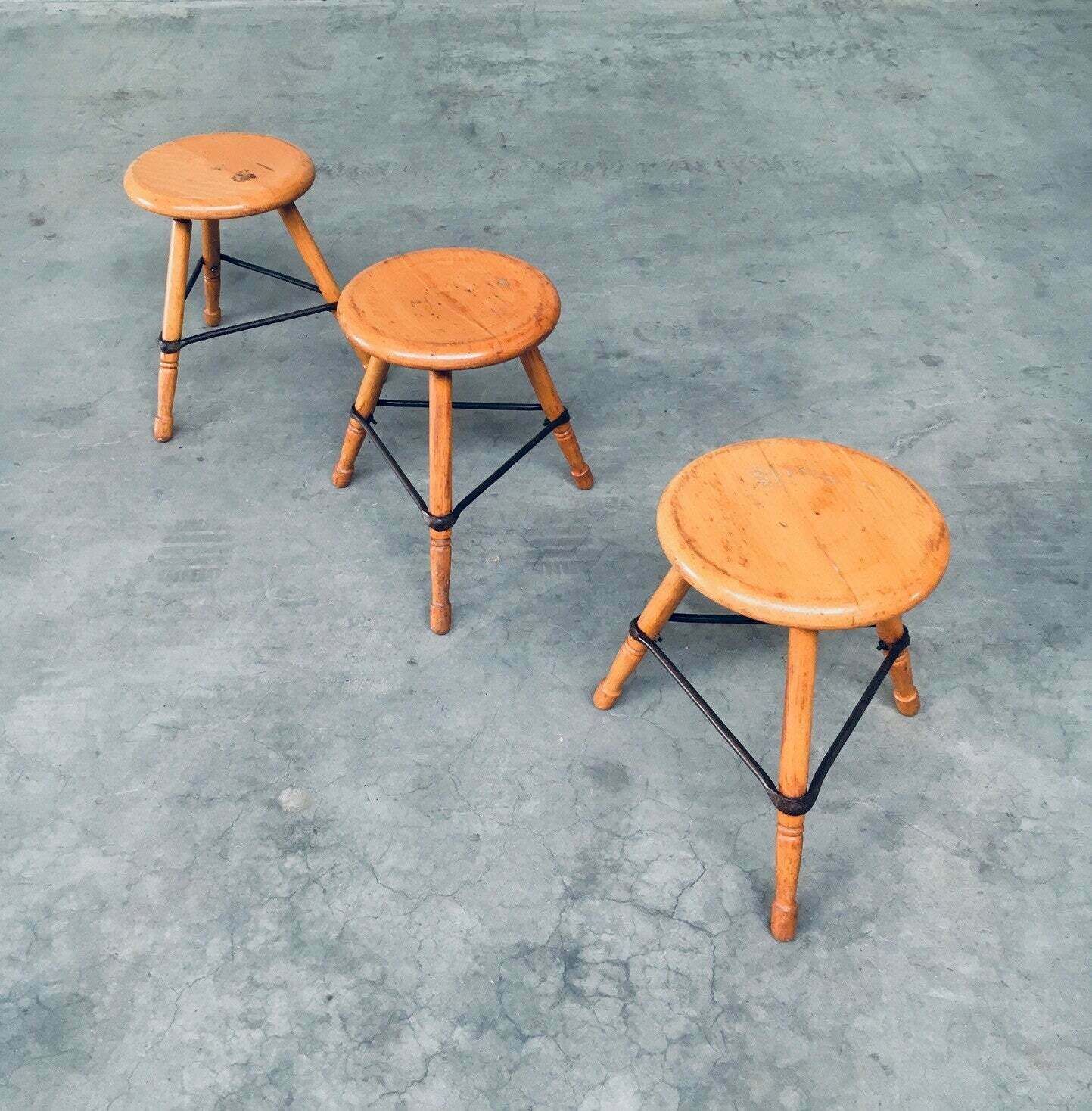 photo for sale Industrial Design Lage Driepoot Krukken Set, België Ca. Jaren 1950