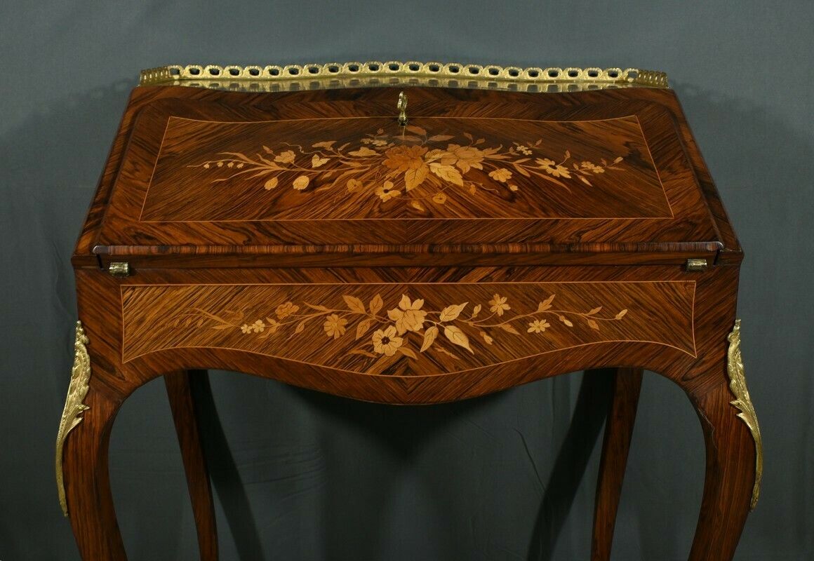 photo furniture Small Rosewood Lady's Desk, Louis XV Style – Part 2 Of The 19th Century