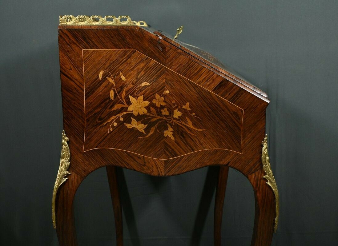 photo vintage Small Rosewood Lady's Desk, Louis XV Style – Part 2 Of The 19th Century
