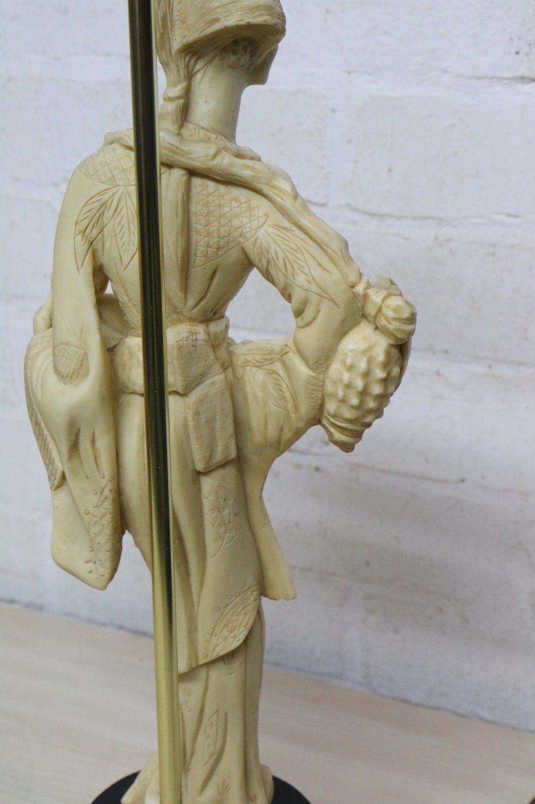 Lighting Table Lamp Oriental 1970's Figurine Shell Lady Lamp Vintage Ivorine Black Base photo