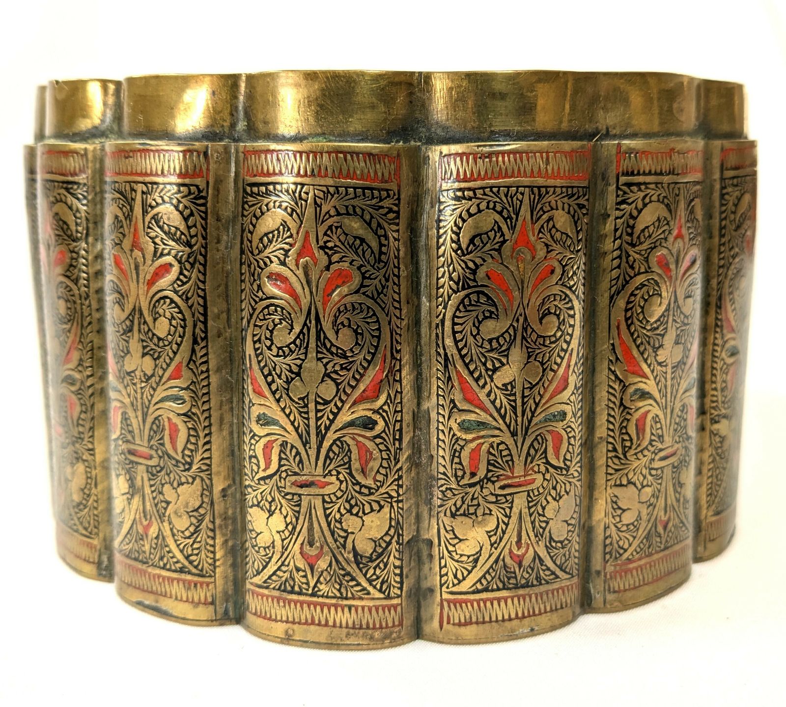 photo furniture Antique Islamic Indian Mughal Style Engraved Brass Betalnut Pandan Box