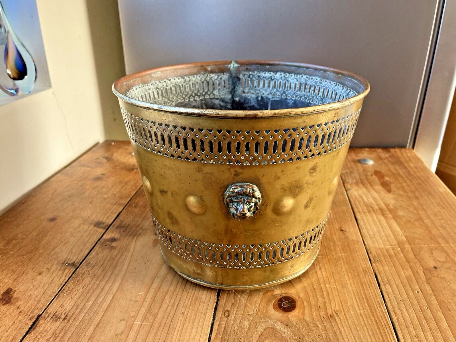photo furniture Antique Brass Regency Lions Head Heart Fretwork Planter Plant Pot Jardiniere Af