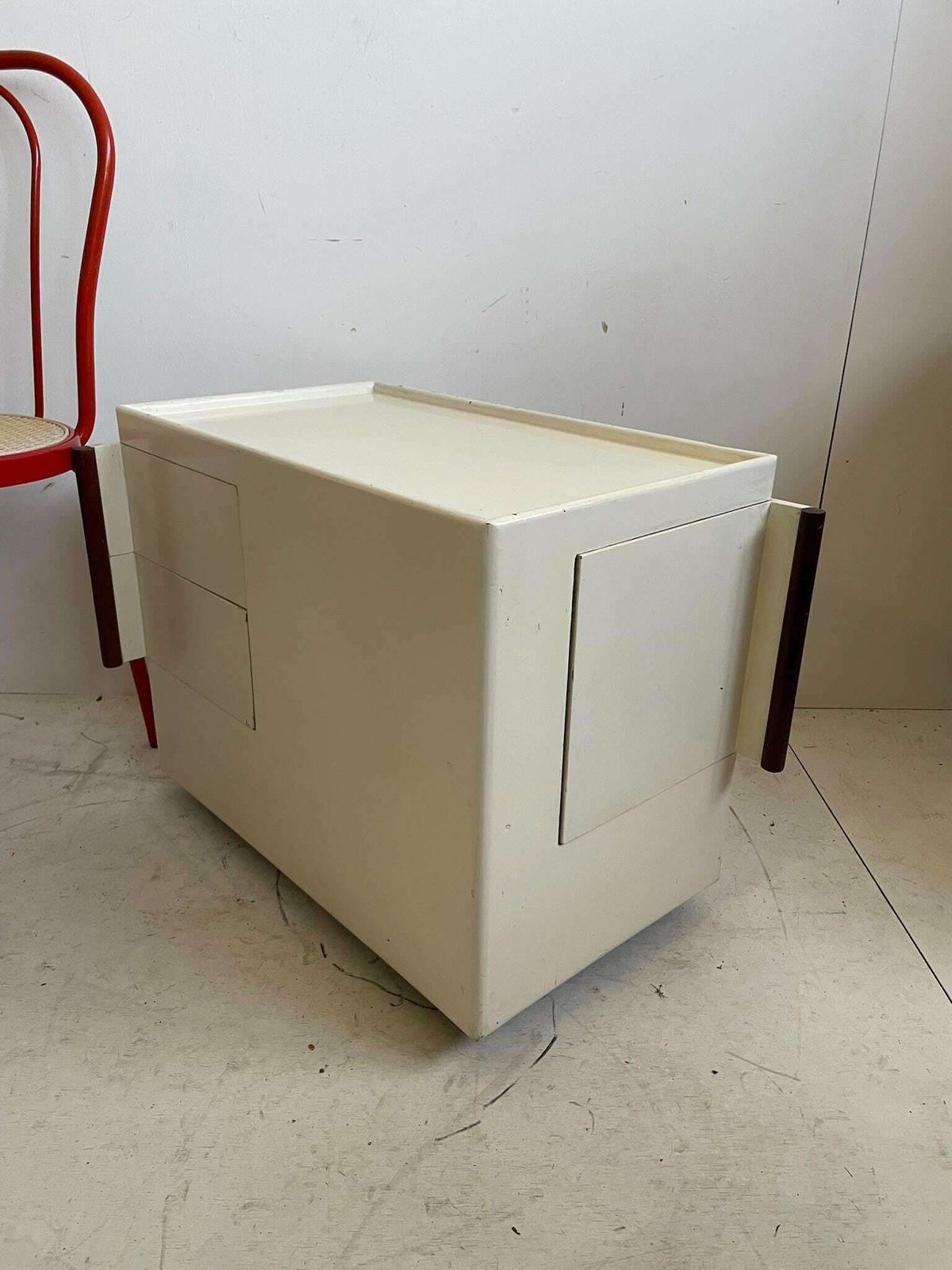 photo furniture Vintage Wooden Modernist Rolling Storage Unit Side Table With Drawers For Craft Arts Or Sewing