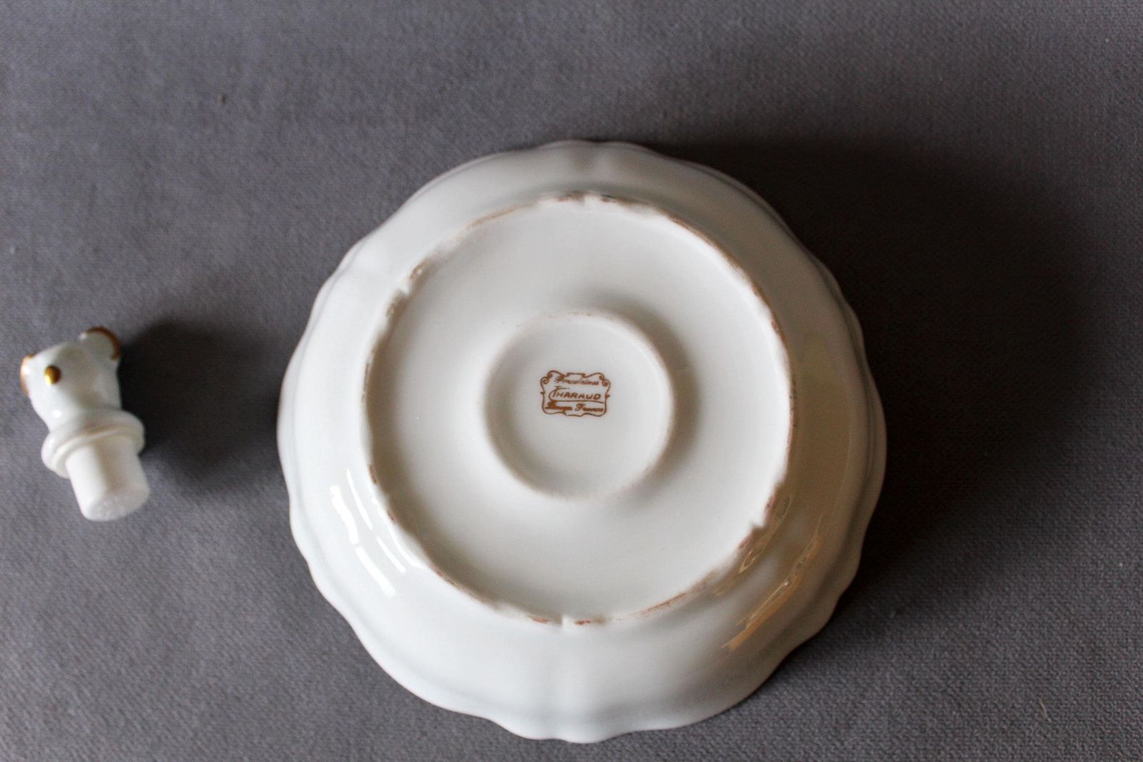 photo for sale Vintage Camille Tharaud Limoges France Warmhoudschaal, Porseleinen Kinderpapkom, Kind Met Fluit, Eenden, Beerkopstop