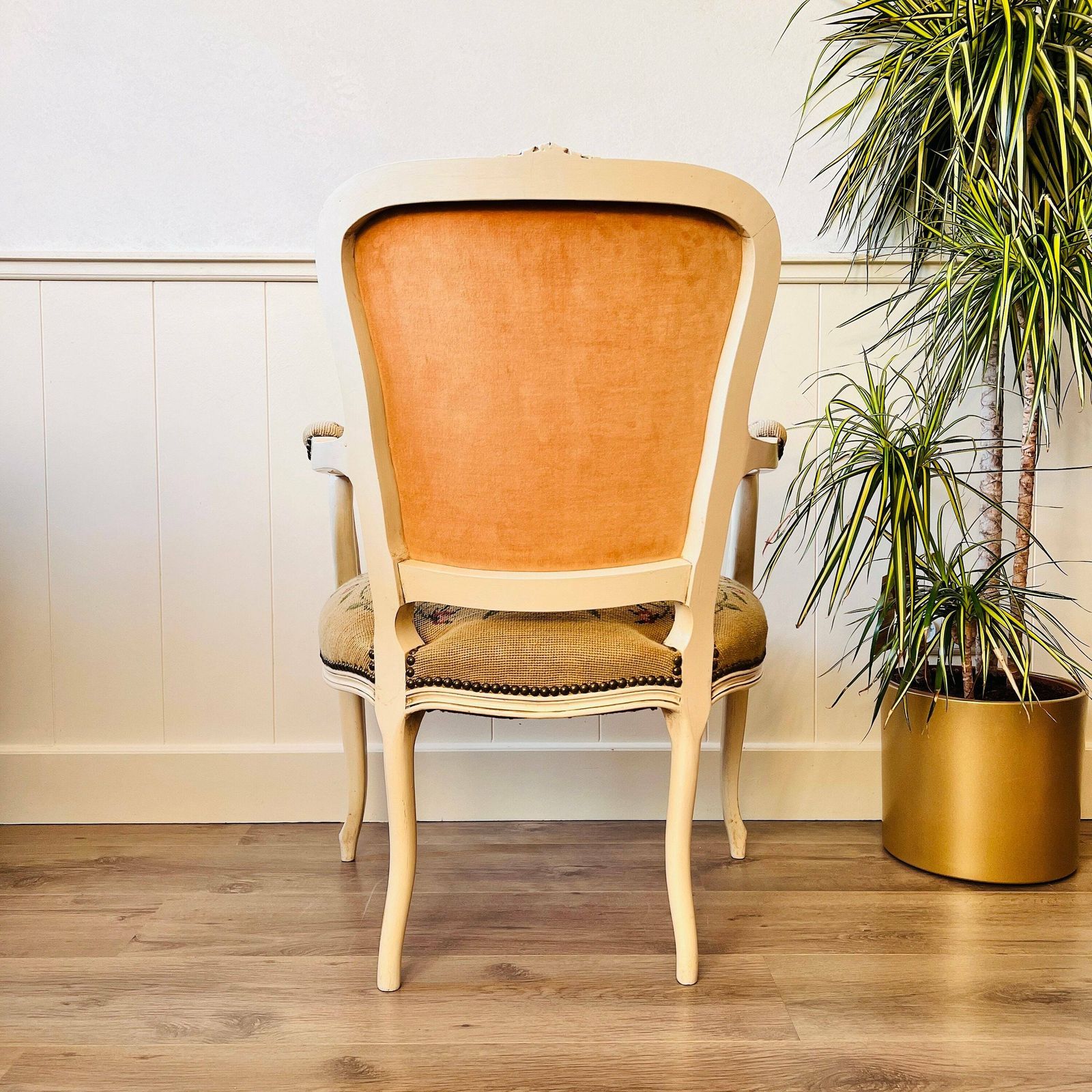 photo furniture Antique French Louis XV Style Armchair. Circa 1920. Gold Details Tapestry Chair