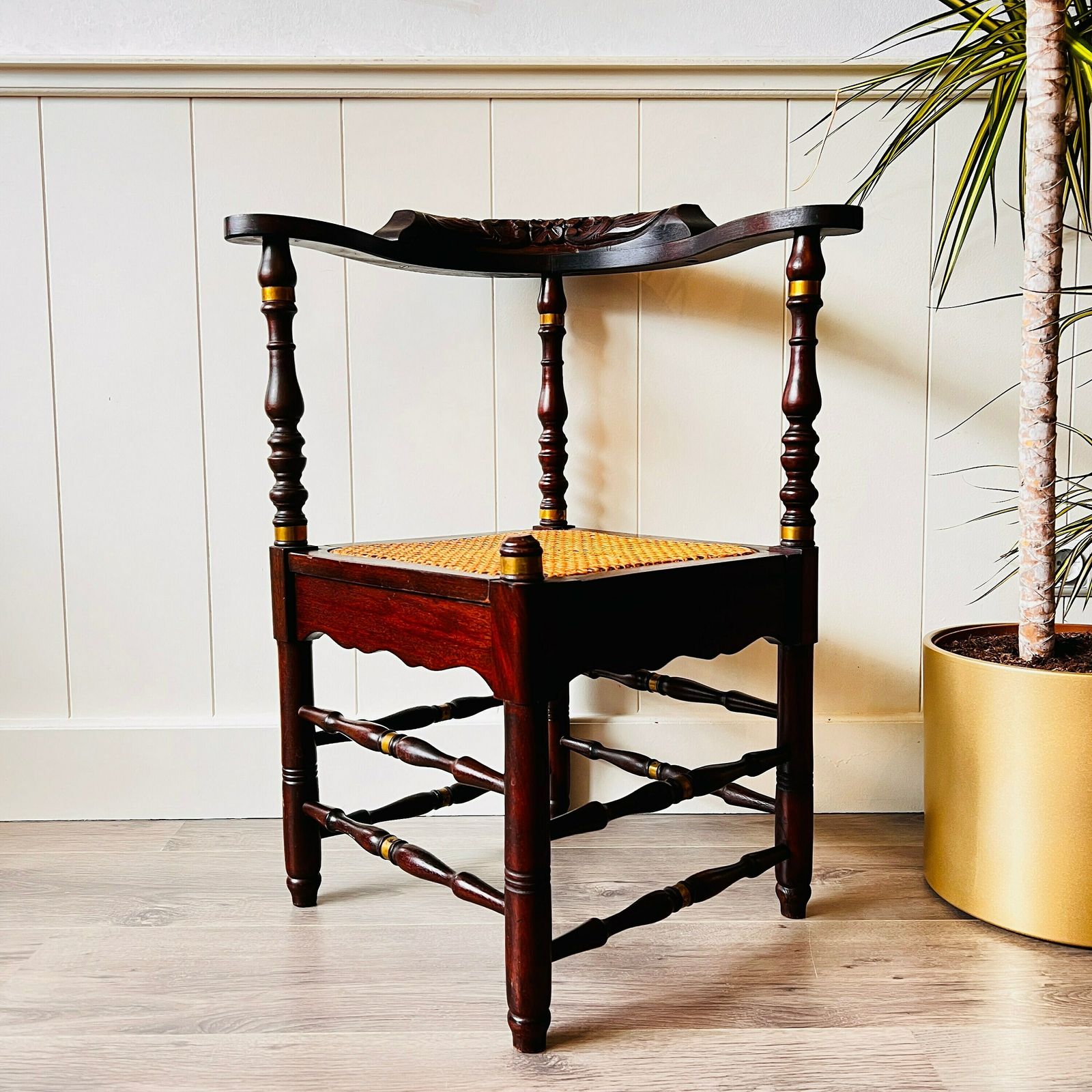 Vintage Houten Stoel Met Rotan – Kleine Hoekstoel Voor Interieurinrichting