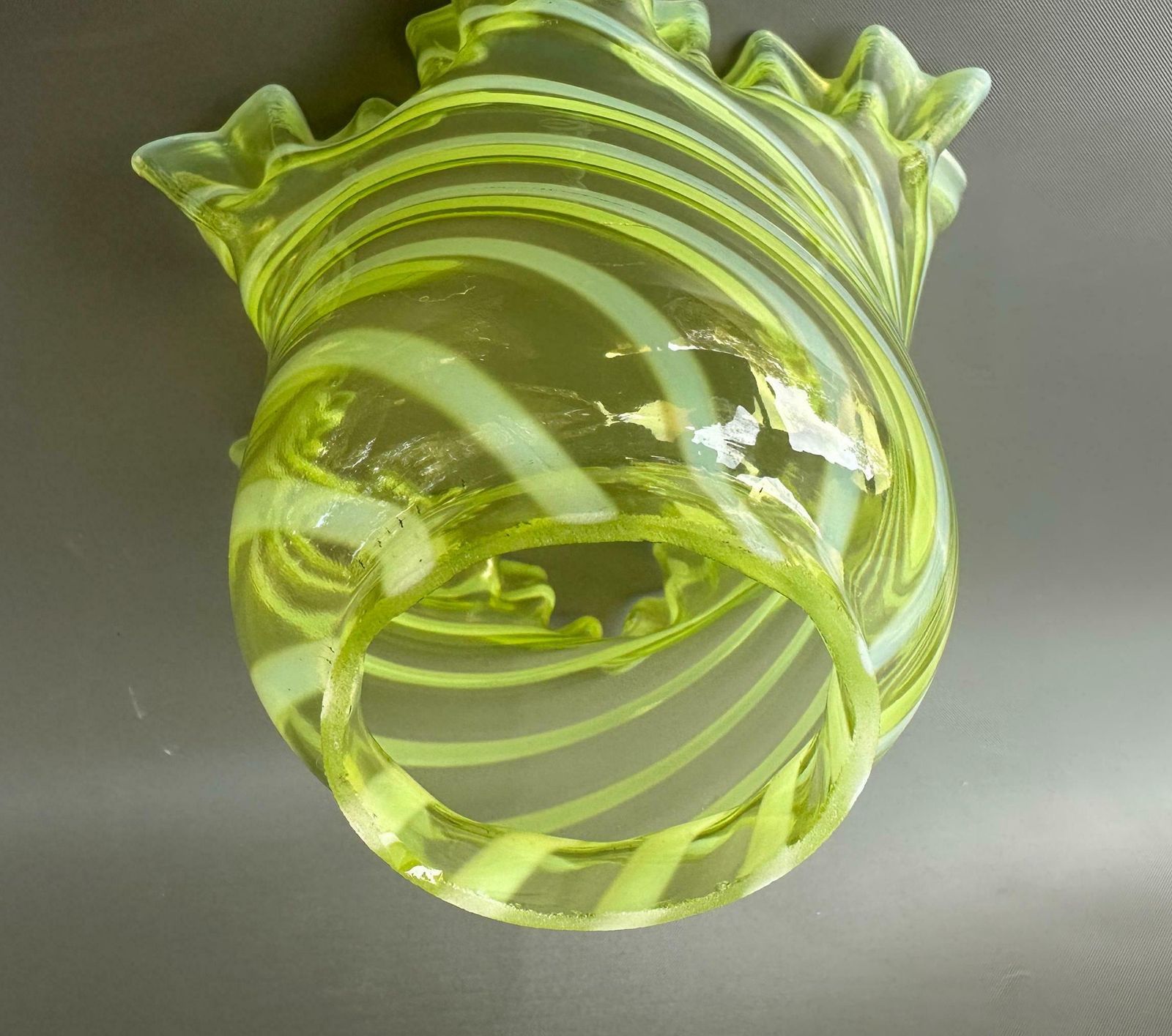 Opalescent Uranium Vaseline Swirl Glass Lamp Kerosene Oil photo 260.0