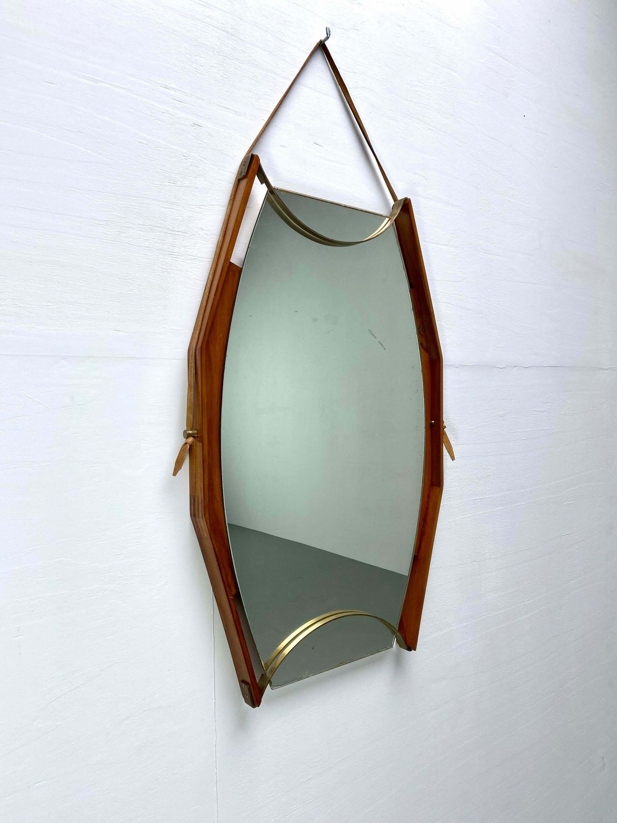Wandspiegel In Walnoot, Messing En Glas, Italië, Ca. Jaren 1950 photo furniture