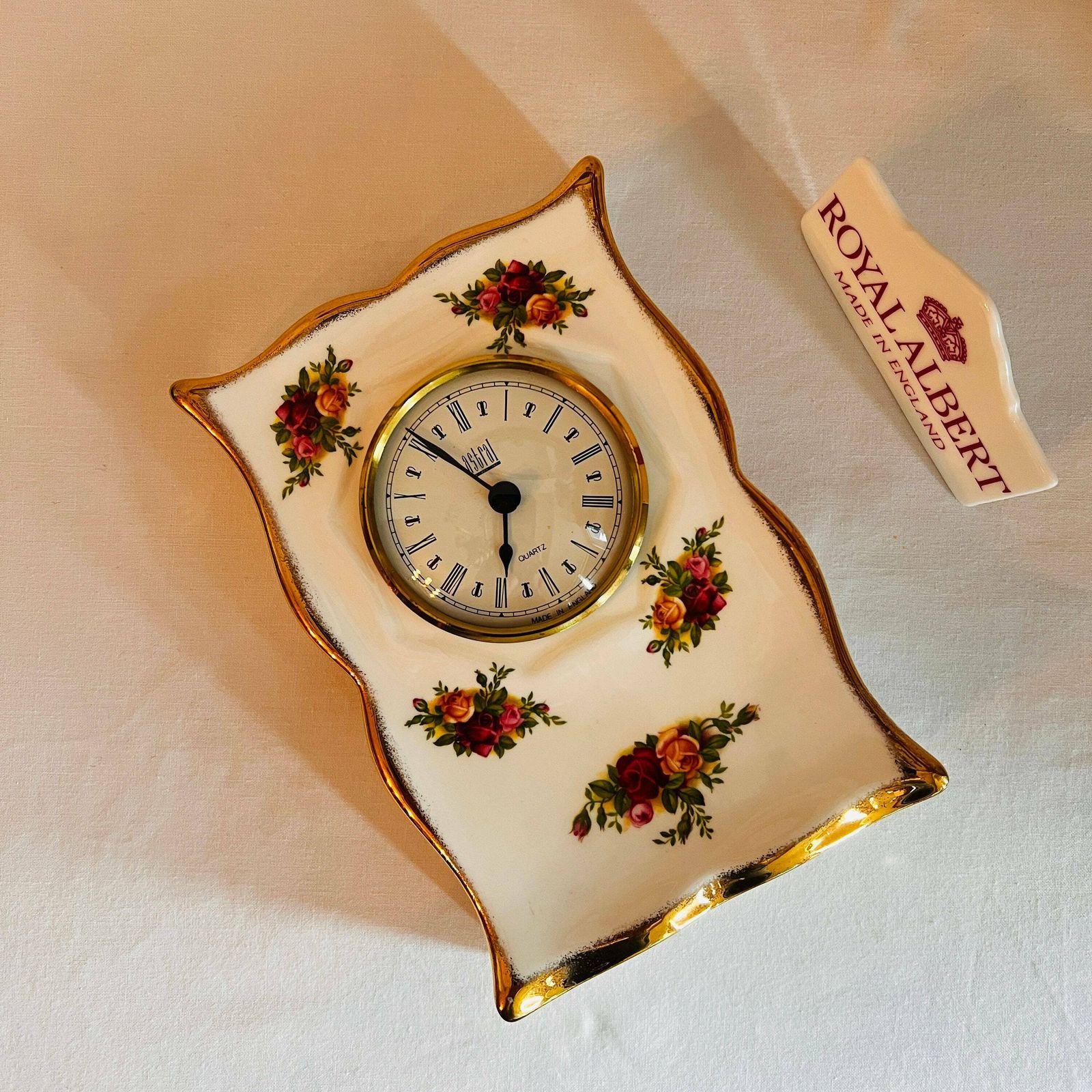 Royal Old Country Roses Kwartsklok, Bone China Porselein, Made In England photo buy