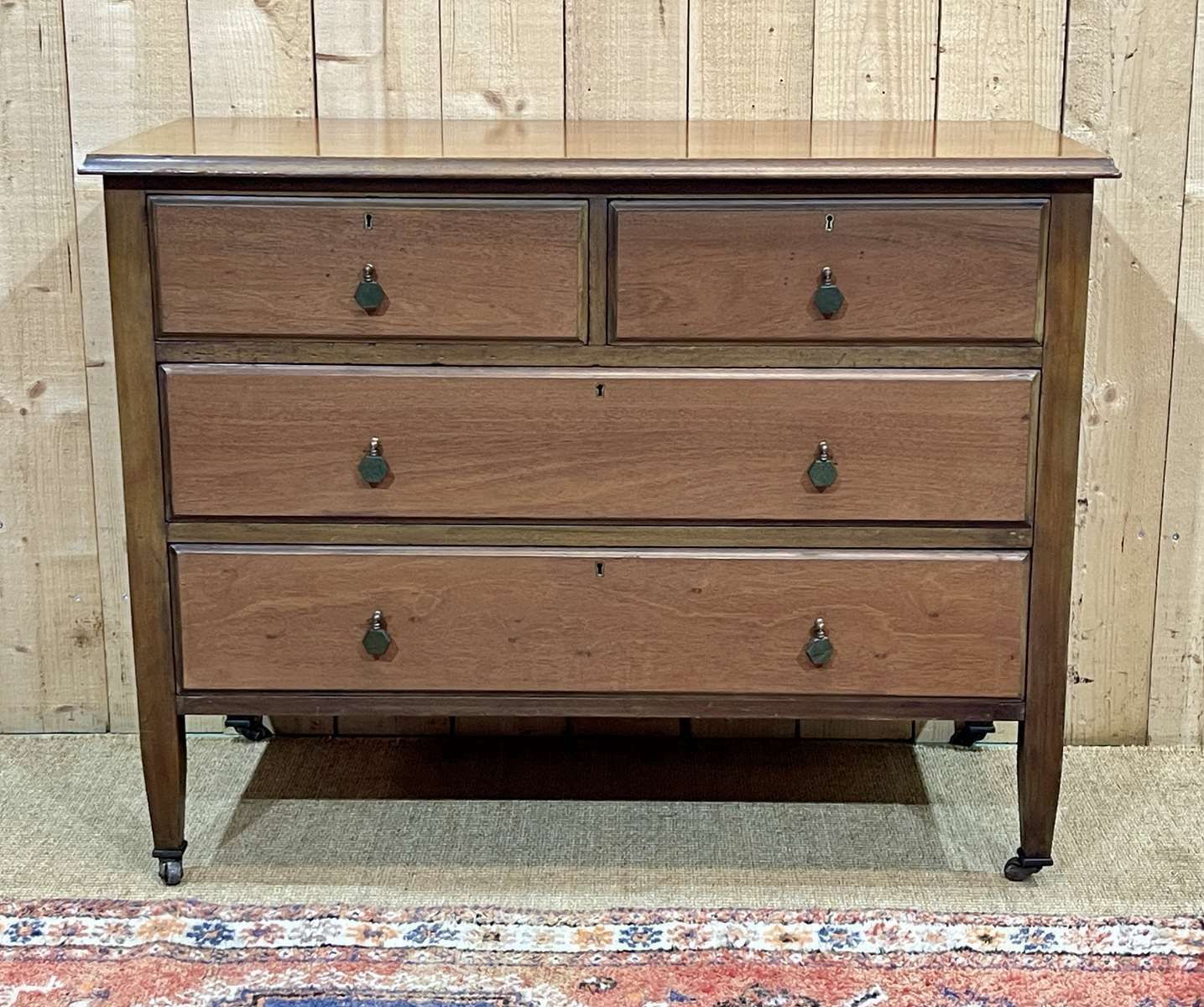 photo vinterior English Mahogany Chest Of Drawers From The 1930s