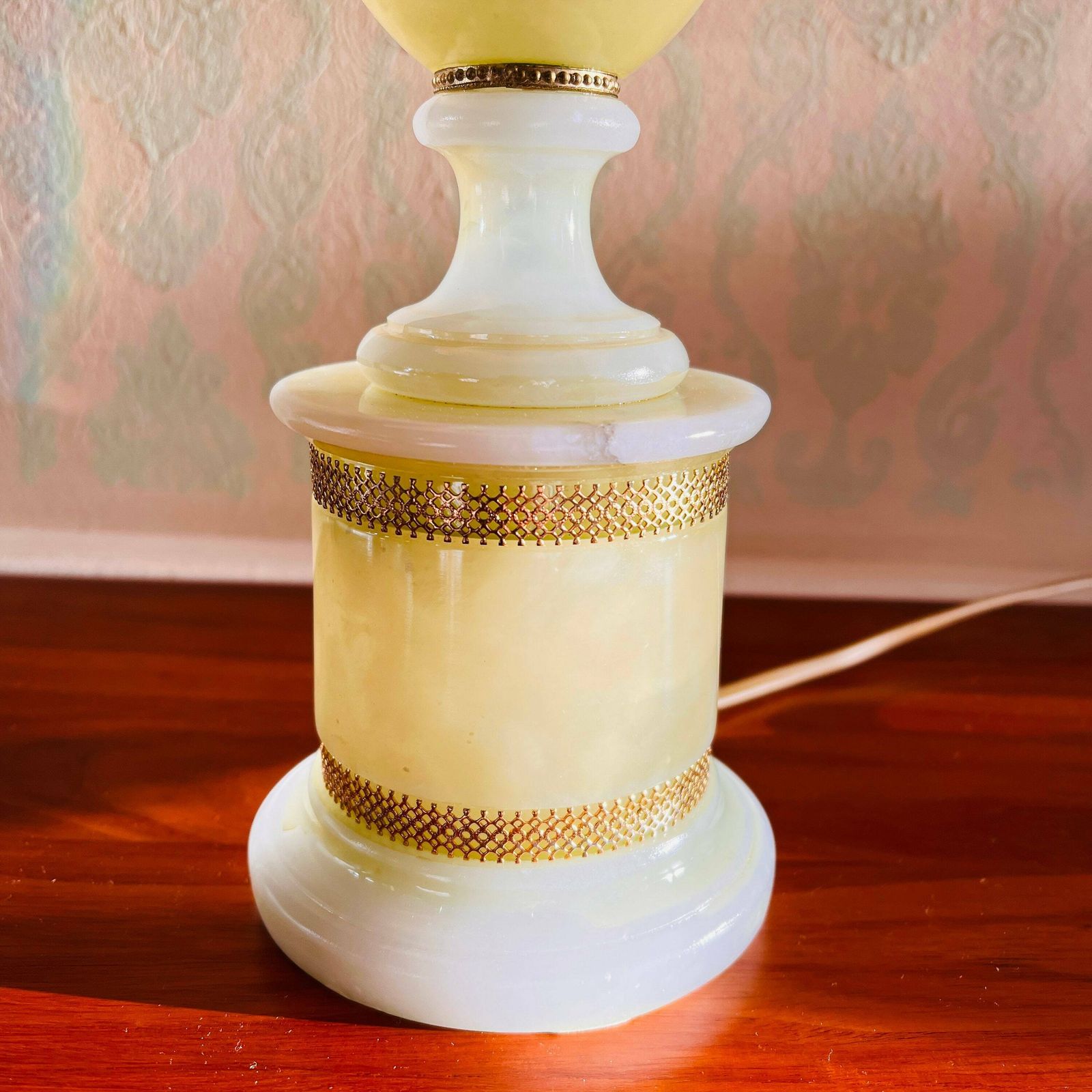Vintage Lamp Van Echt Albast Met Grote Kap En Franjes photo buy