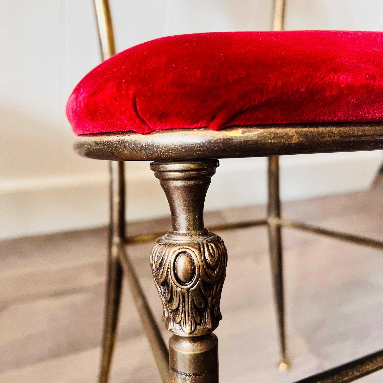photo furniture Bijzonder Paar Messing Stoelen, Italiaans Meubilair, Interieurontwerp