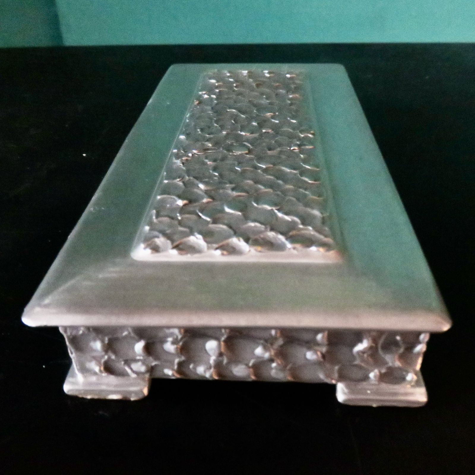 White Tin Box With Bas Relief "Perletinn". Norway 1960 photo Home Decor
