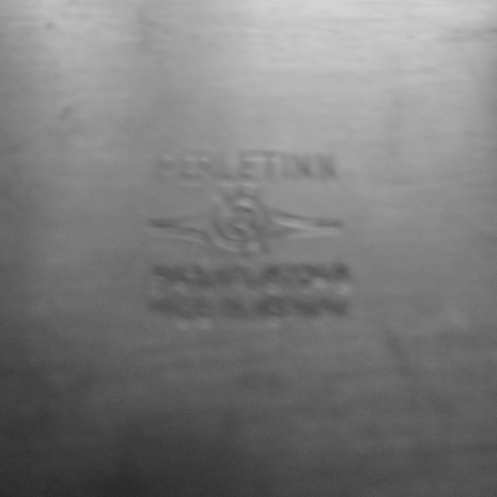 White Tin Box With Bas Relief "Perletinn". Norway 1960 photo vinterior