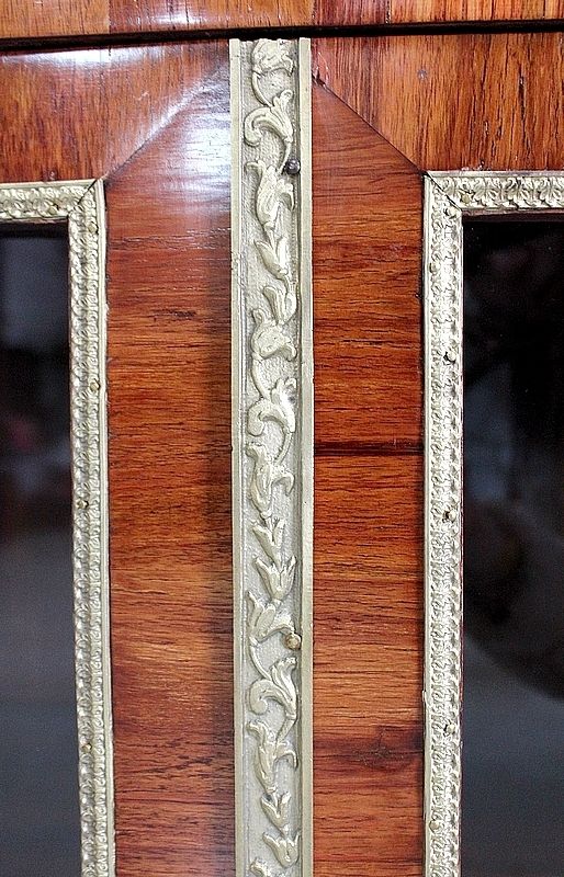 photo vintage Small Display Cabinet In Blond Mahogany Veneer, Louis XVI Style – 19th Century