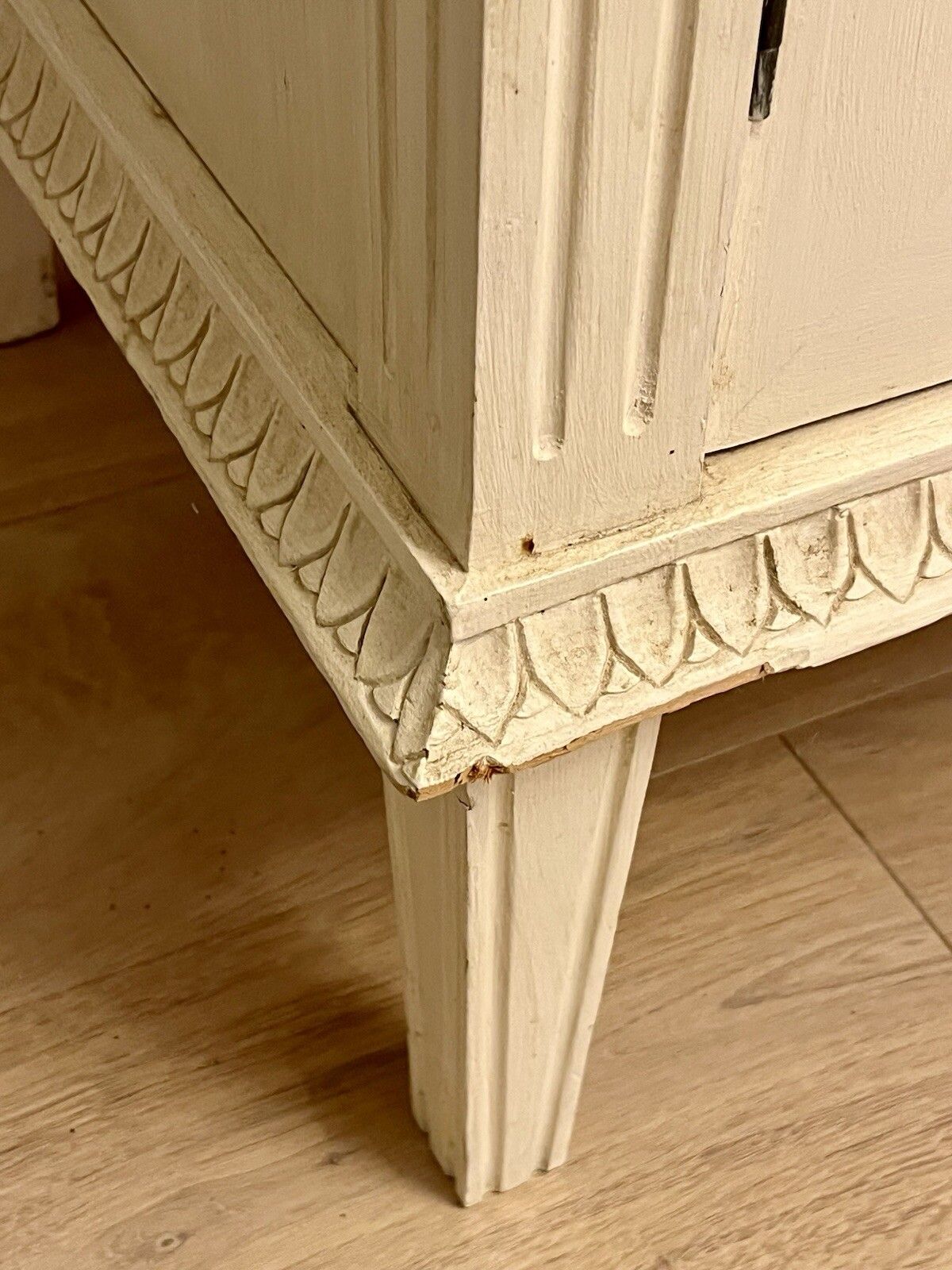 Vintage Cotswold Company Scandinavian Gustavian 3 Door Painted Side Board Glass Top County photo buy