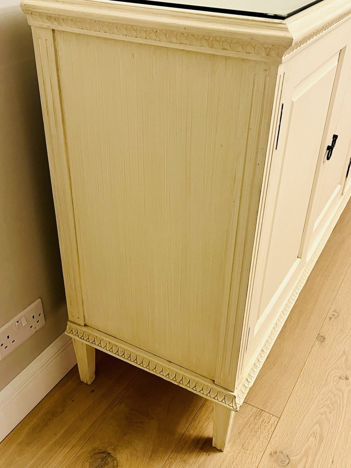 Vintage Cotswold Company Scandinavian Gustavian 3 Door Painted Side Board Glass Top County photo vintage