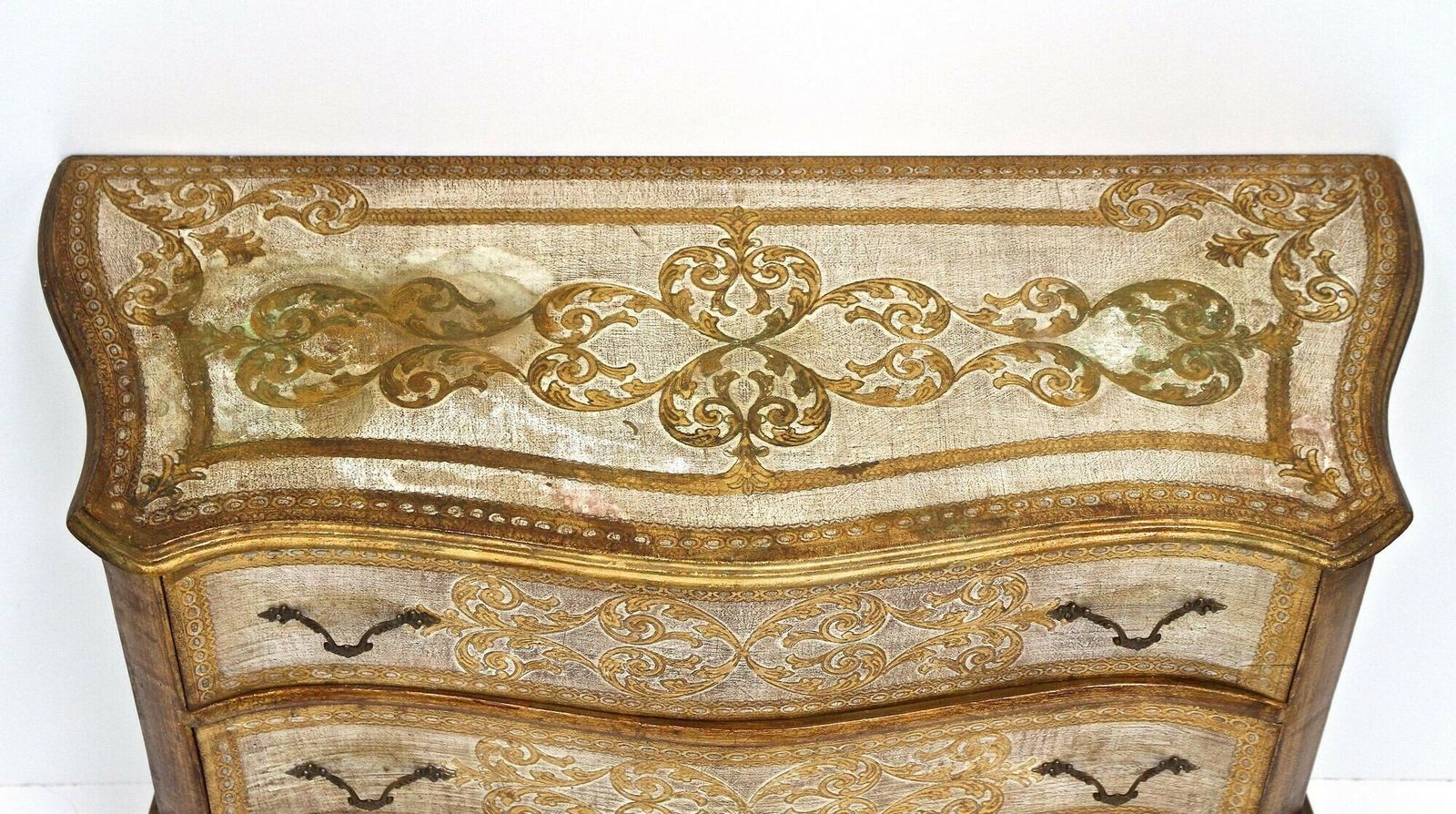 photo furniture 18th Century Style Venetian Serpentine Commode/ Chest Of Drawers, It Ca. 1940