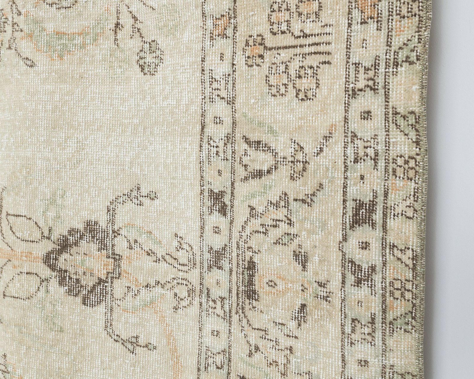 Turkish Rug, Neutral Vintage Rug, Low Pile Rug, Unique Rug, Anatolian Rug, Neutral Rug, Living Room Rug, Antique Rug, A4065 photo for sale