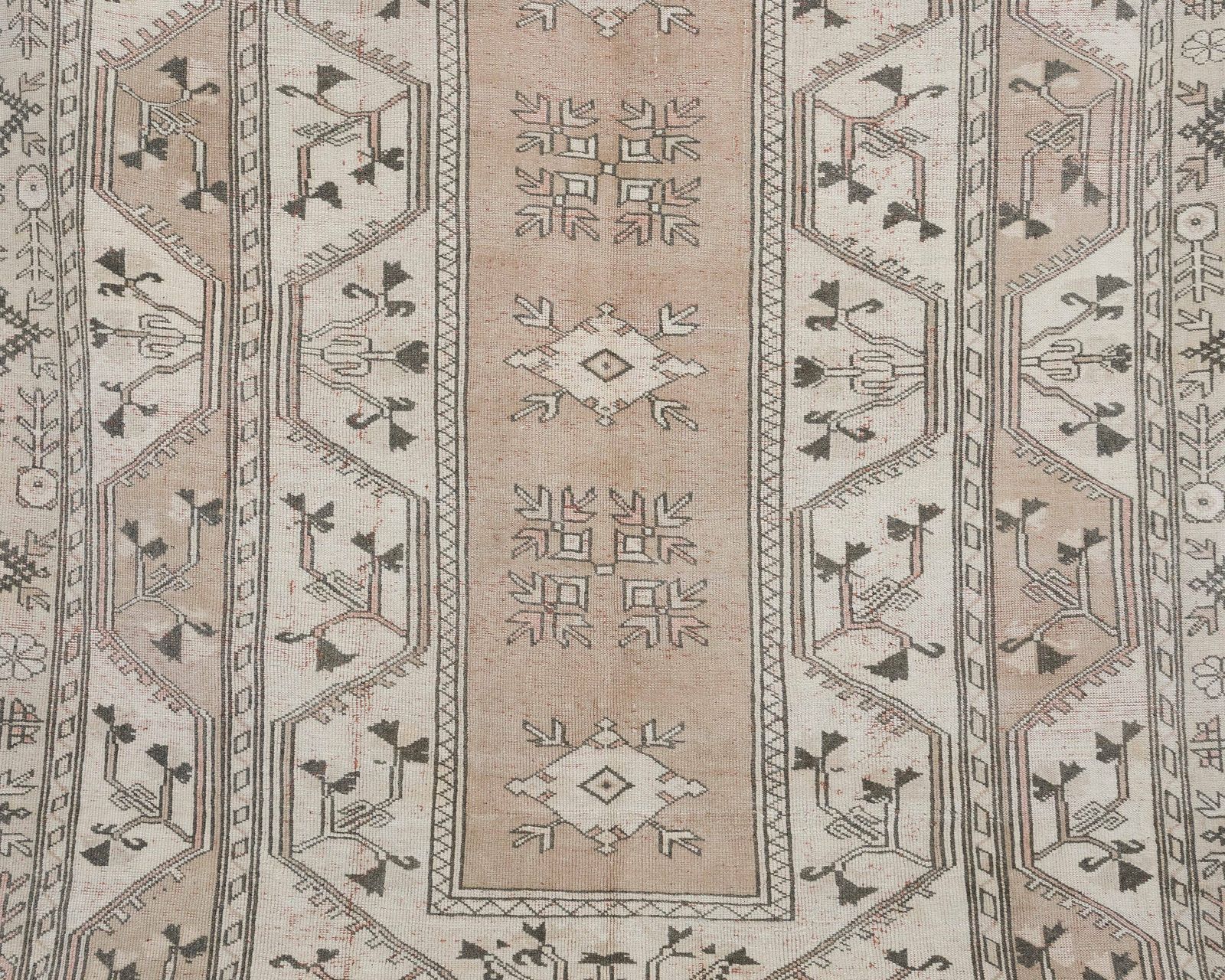 Turkish Rug, Neutral Vintage Rug, Wool Rug, Turkish Rug, Anatolian Rug, Bedroom Rug, Naturel Rug, Living Room Rug, Antique Handmade Rug photo for sale