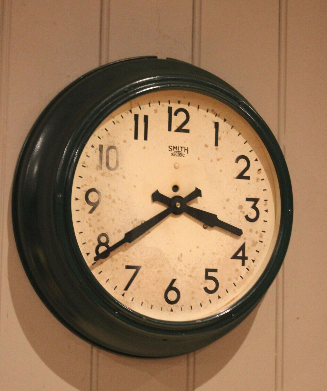 Original Green Metal Wall Clock photo 350.0