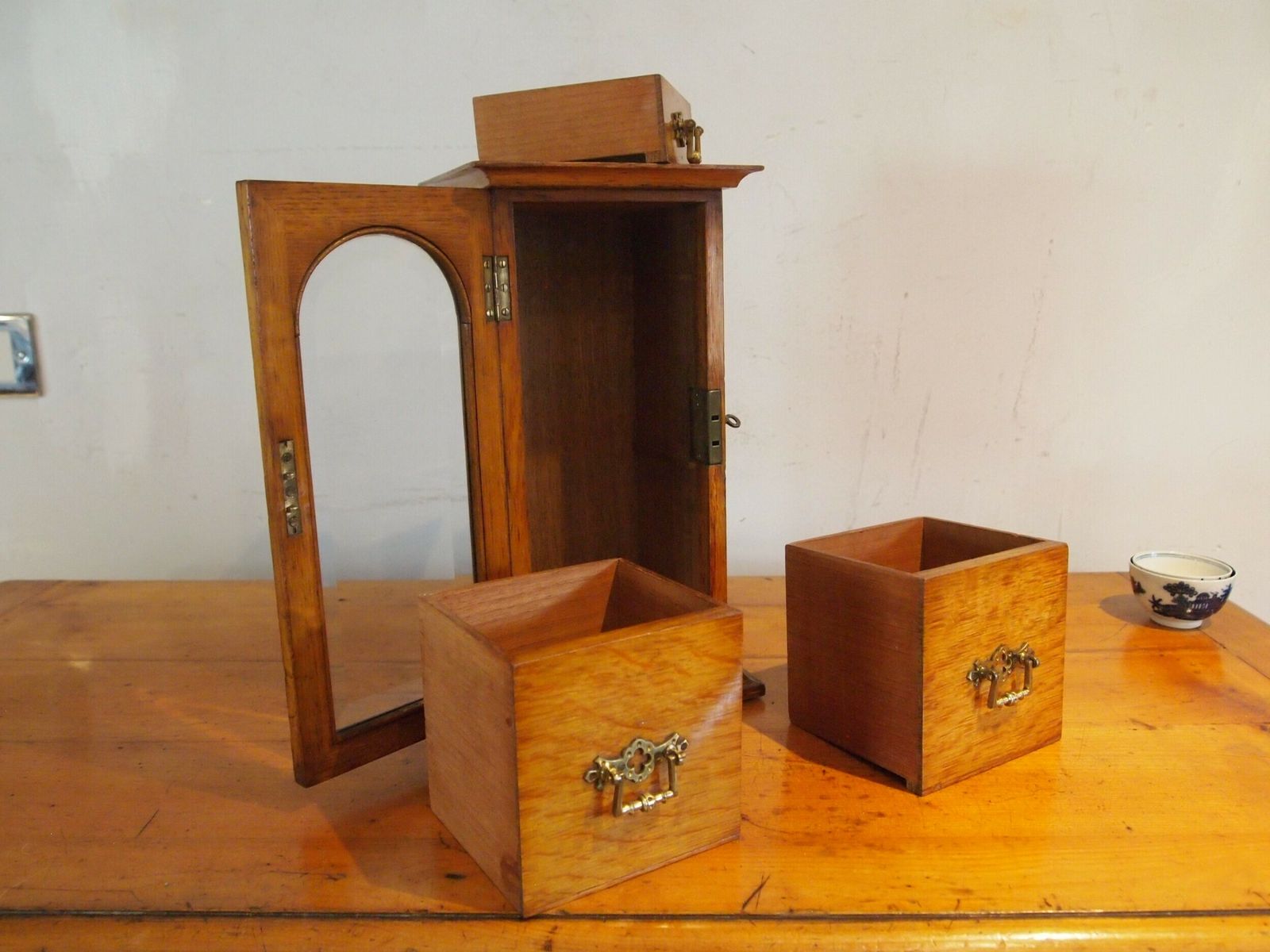 photo furniture Rare Victorian Oak Arts & Crafts Sentry Collectors Chest Of Drawers C1880