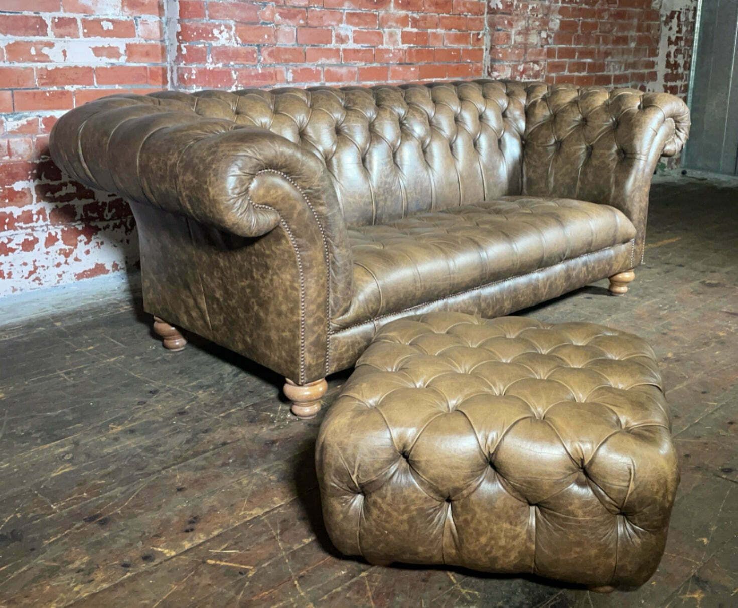 Stunning Vintage 3 Seater Cliveden Sofa And Matching Ottoman In Hand Dyed Crackle Leather photo vinterior