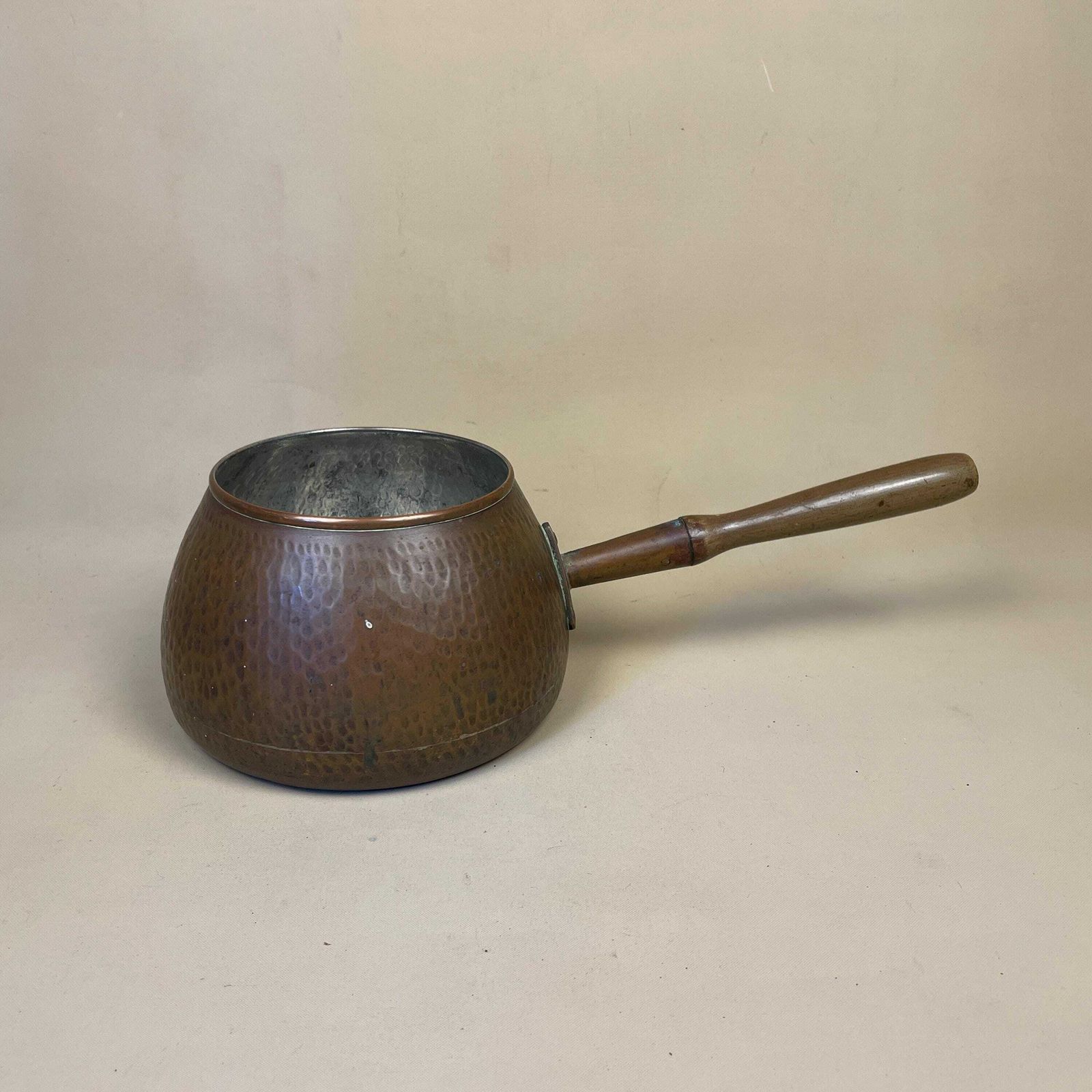 Antique Metal Hammered Copper Pan Vintage Fireside Wooden Handle Cottage Aged Saucepan Kitchen Retro photo for sale