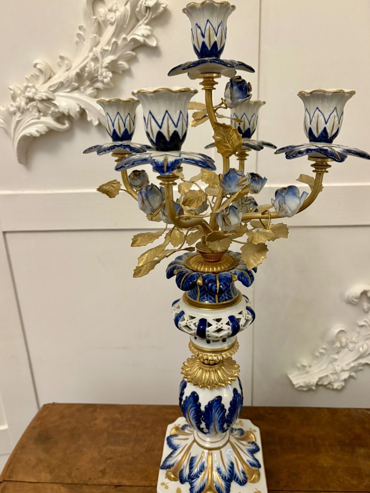photo vintage Outstanding Quality Large Antique 19th Century French Porcelain And Gilded Metal Clock Set