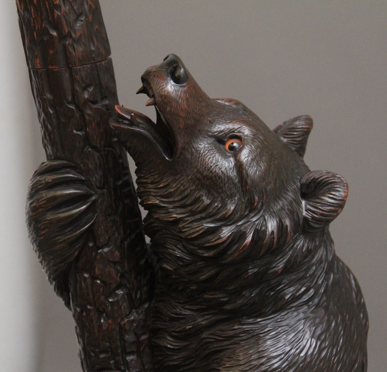 photo furniture 19th Century Black Forest Bear Hall Stand