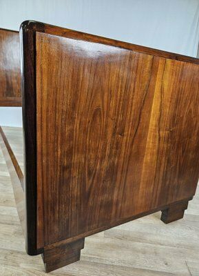 photo furniture Eenpersoons bed in bruyèrehout, jaren 1930