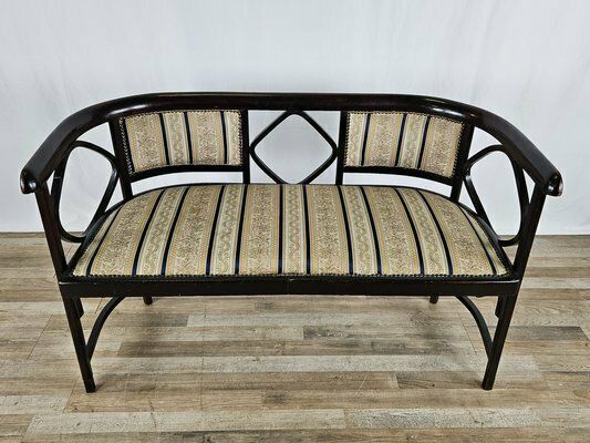 Model N. 215 Living Room Set In Curved Beech Attributed To Antonio Volpe, Italy, Early 20th Century, Set Of 3 photo for sale
