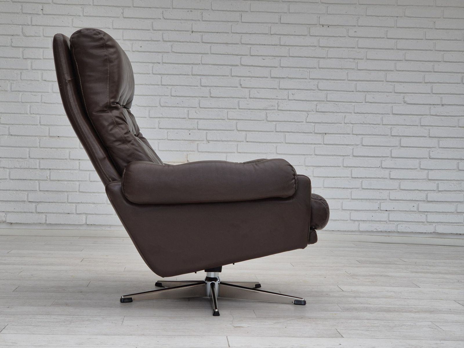1970s, Danish Swivel Chair, Original Condition, Brown Furniture Leather. photo 1400.0