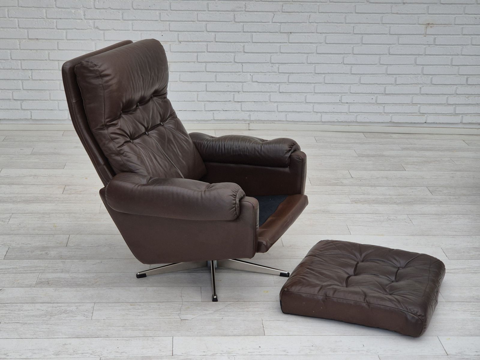 1970s, Danish Swivel Chair, Original Condition, Brown Furniture Leather. photo vintage