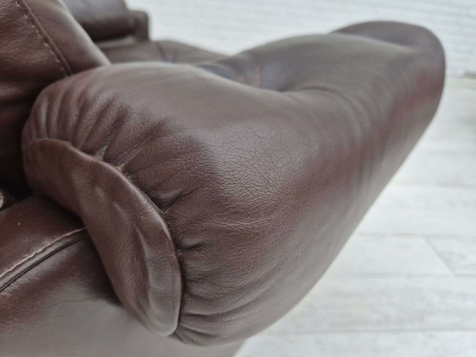 photo vinterior 1970s, Danish Swivel Chair, Original Condition, Brown Furniture Leather.