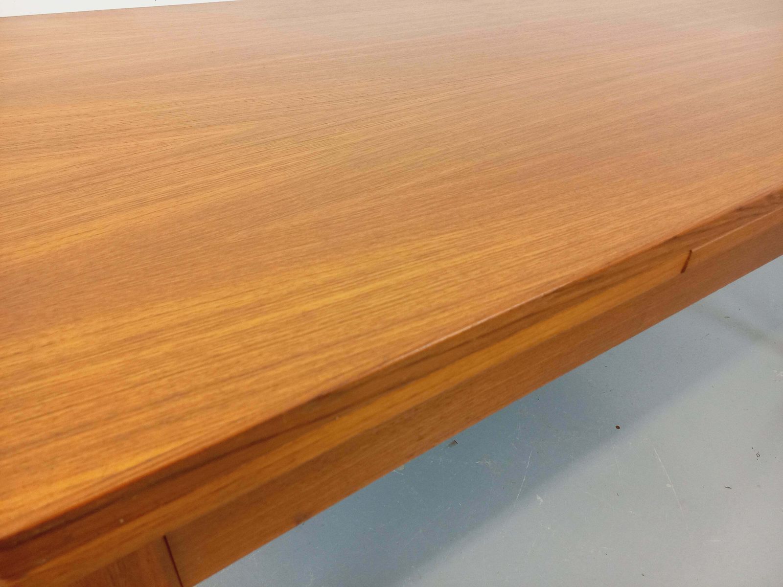 Table scandinave rectangulaire en teck photo for sale