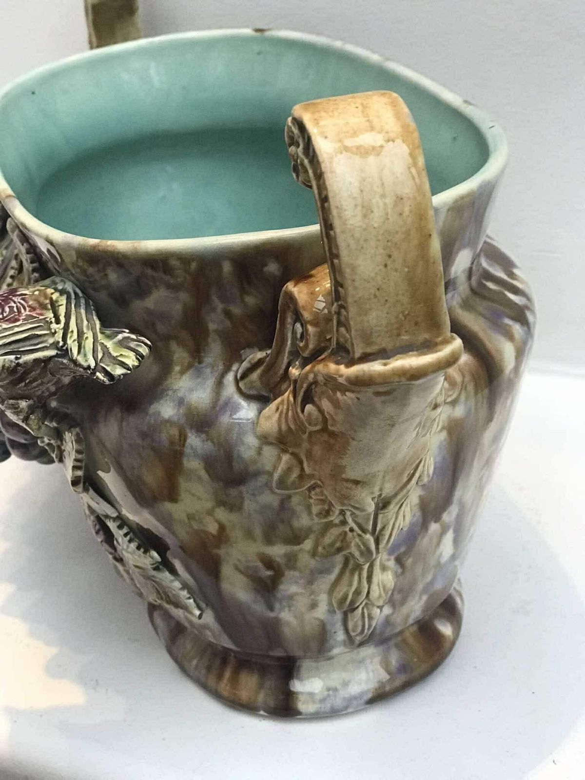 photo furniture Antieke Jardinière Barbotine Bloempot Tafelstuk Cache Pot 19e Eeuw Onnaing Druiven Vogel Vigne Herfstkleurenpalet Antiek Cadeau Majolica