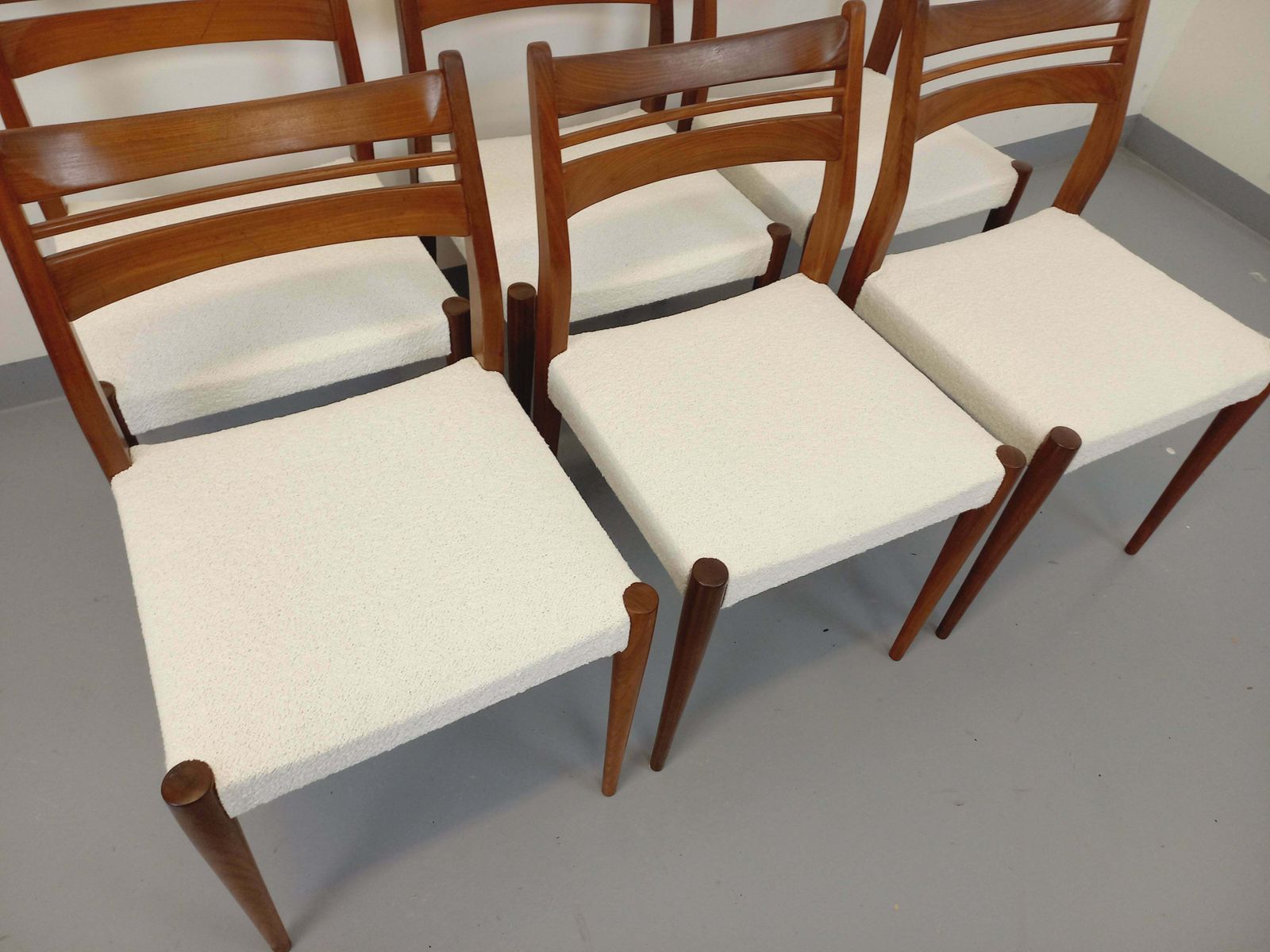 photo for sale 6 Scandinavaanse stoelen in teak en bouclé stof
