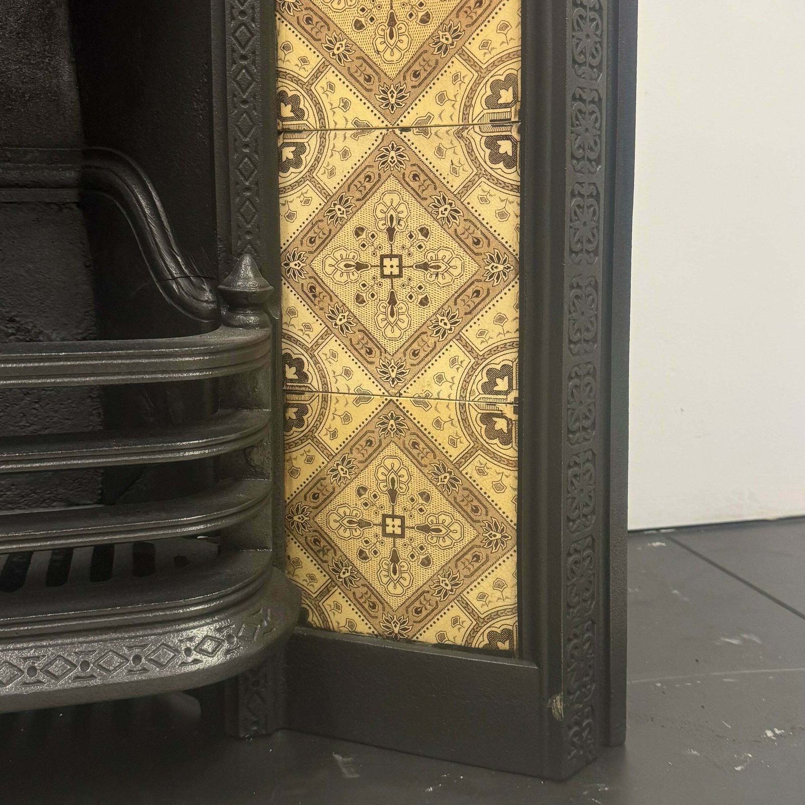 photo furniture Antique Victorian Tiled Fireplace Insert