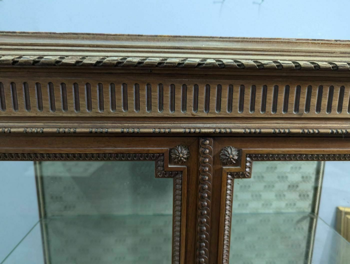 Collector's Display Case In Walnut 1900 Louis XVI Style photo vinterior