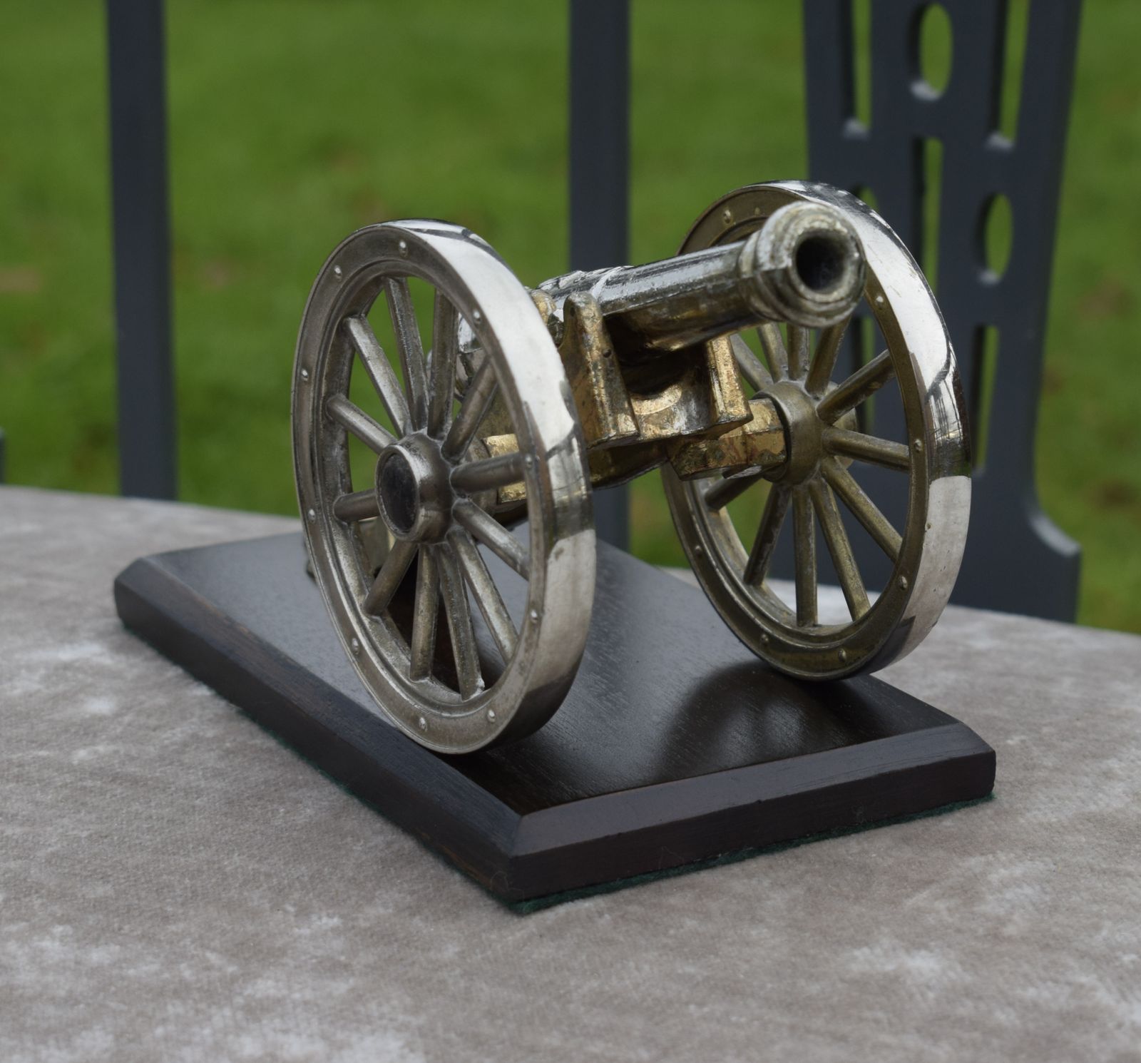 Model Of Cannon On Carriage, 1950s photo vinterior