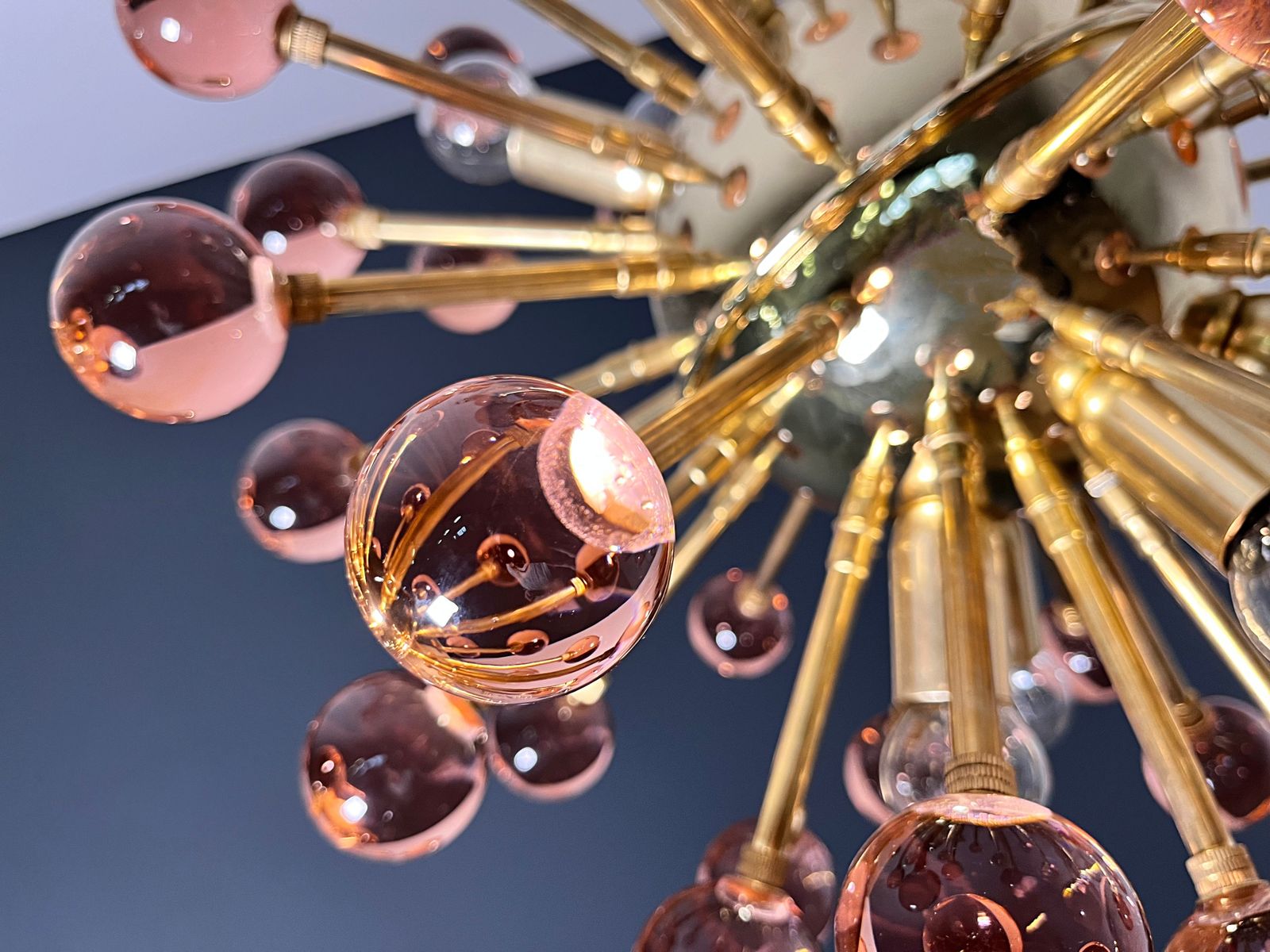 photo vintage Spectacular Murano Pink Glass Sputnik Chandelier   51 Glasses